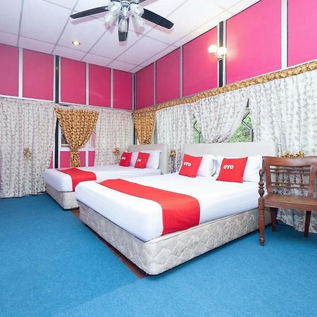 Oyo 89984 Noris Wang Homestay Lumut Exterior foto
