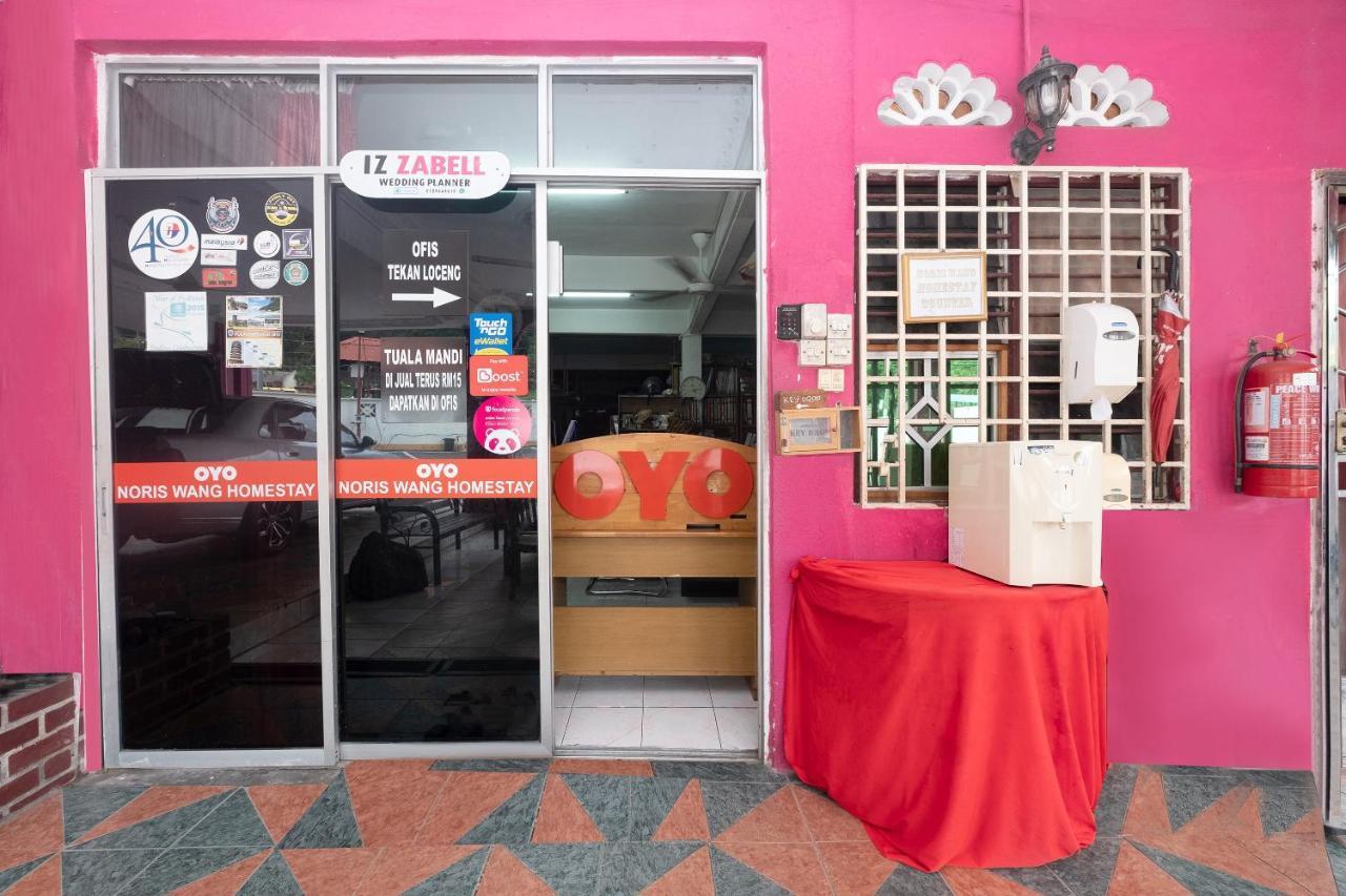 Oyo 89984 Noris Wang Homestay Lumut Exterior foto