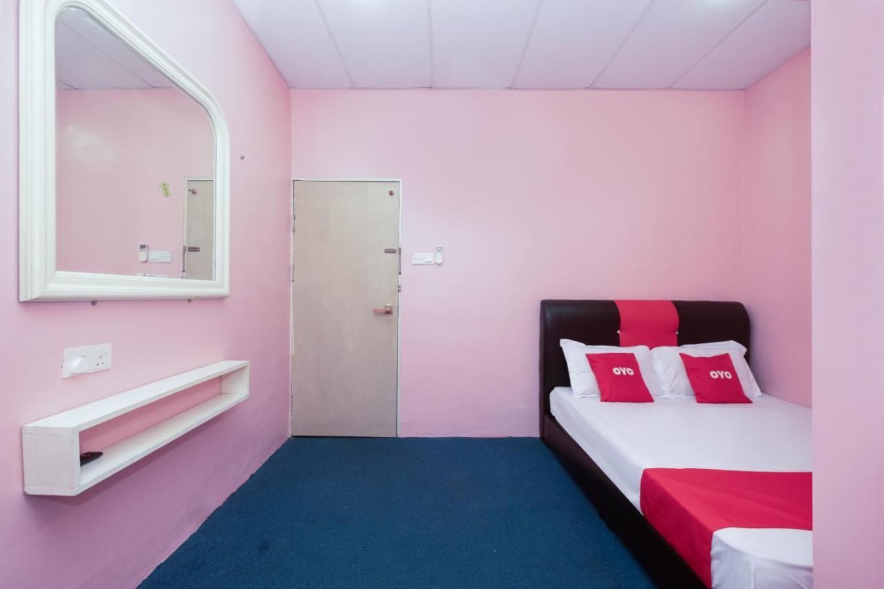 Oyo 89984 Noris Wang Homestay Lumut Exterior foto