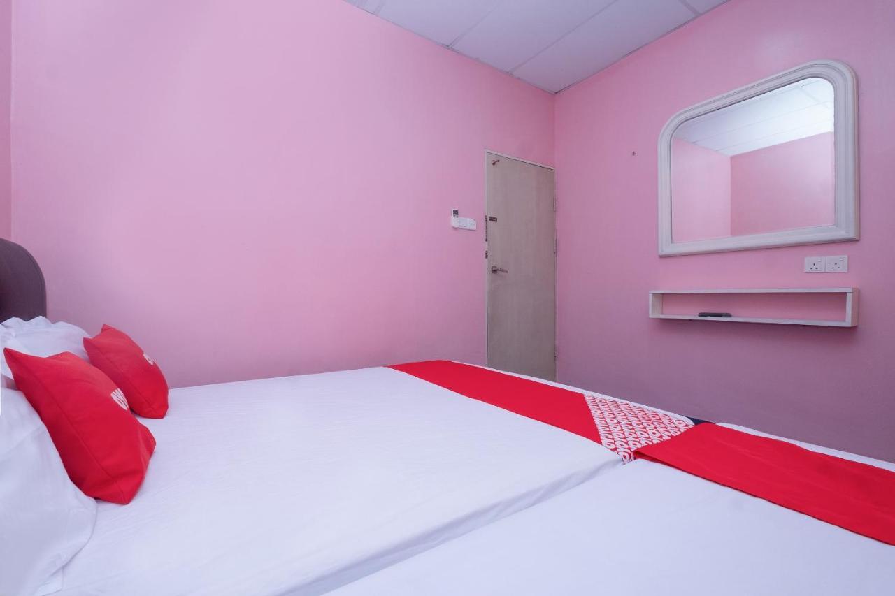 Oyo 89984 Noris Wang Homestay Lumut Exterior foto