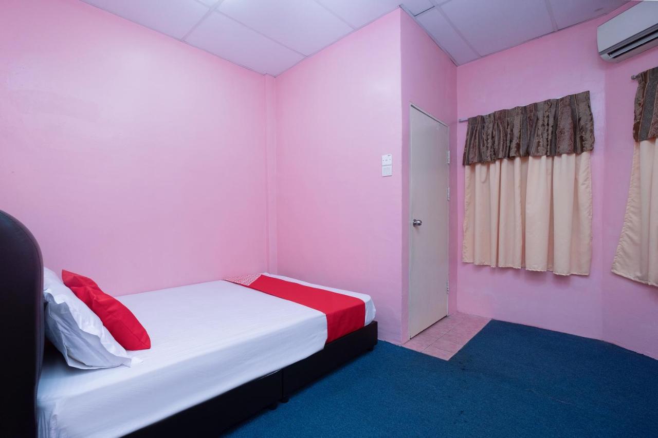Oyo 89984 Noris Wang Homestay Lumut Exterior foto