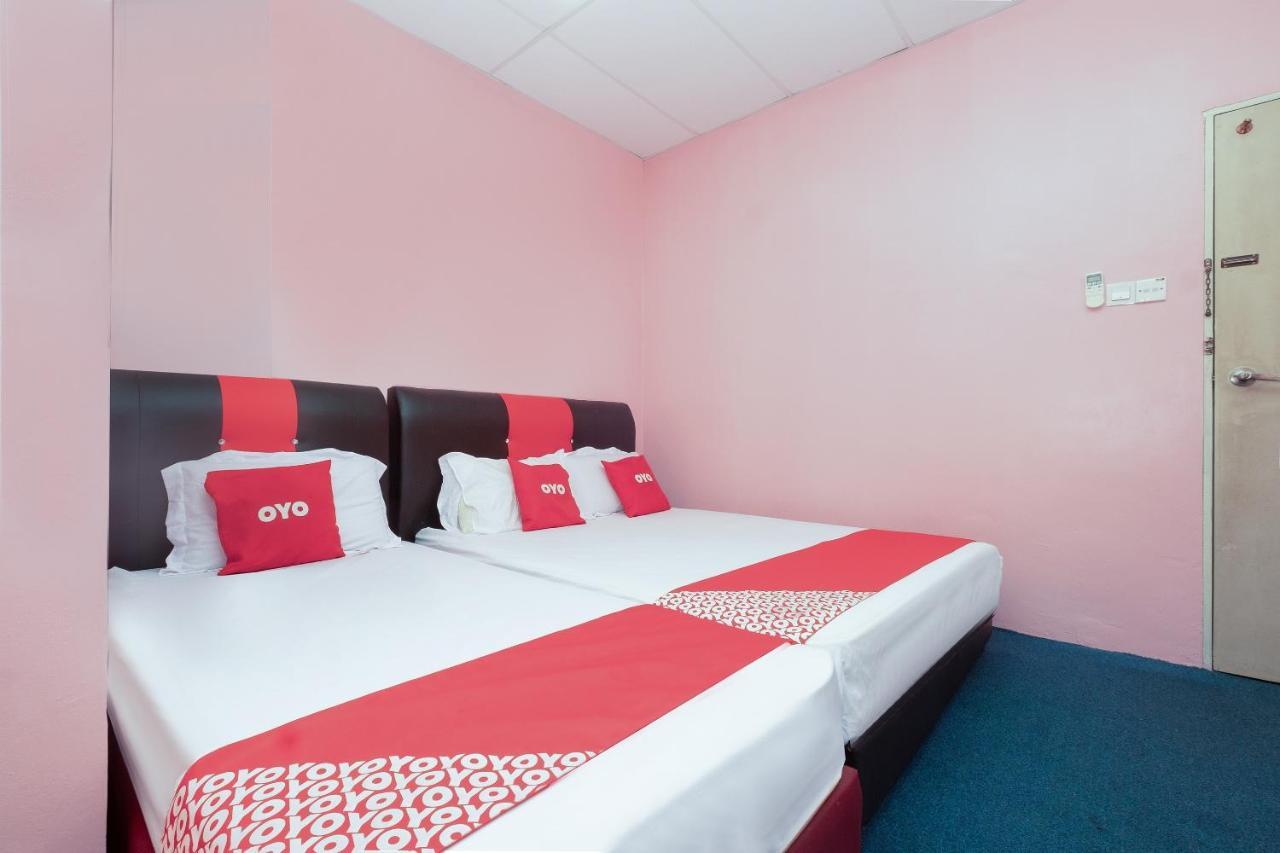 Oyo 89984 Noris Wang Homestay Lumut Exterior foto