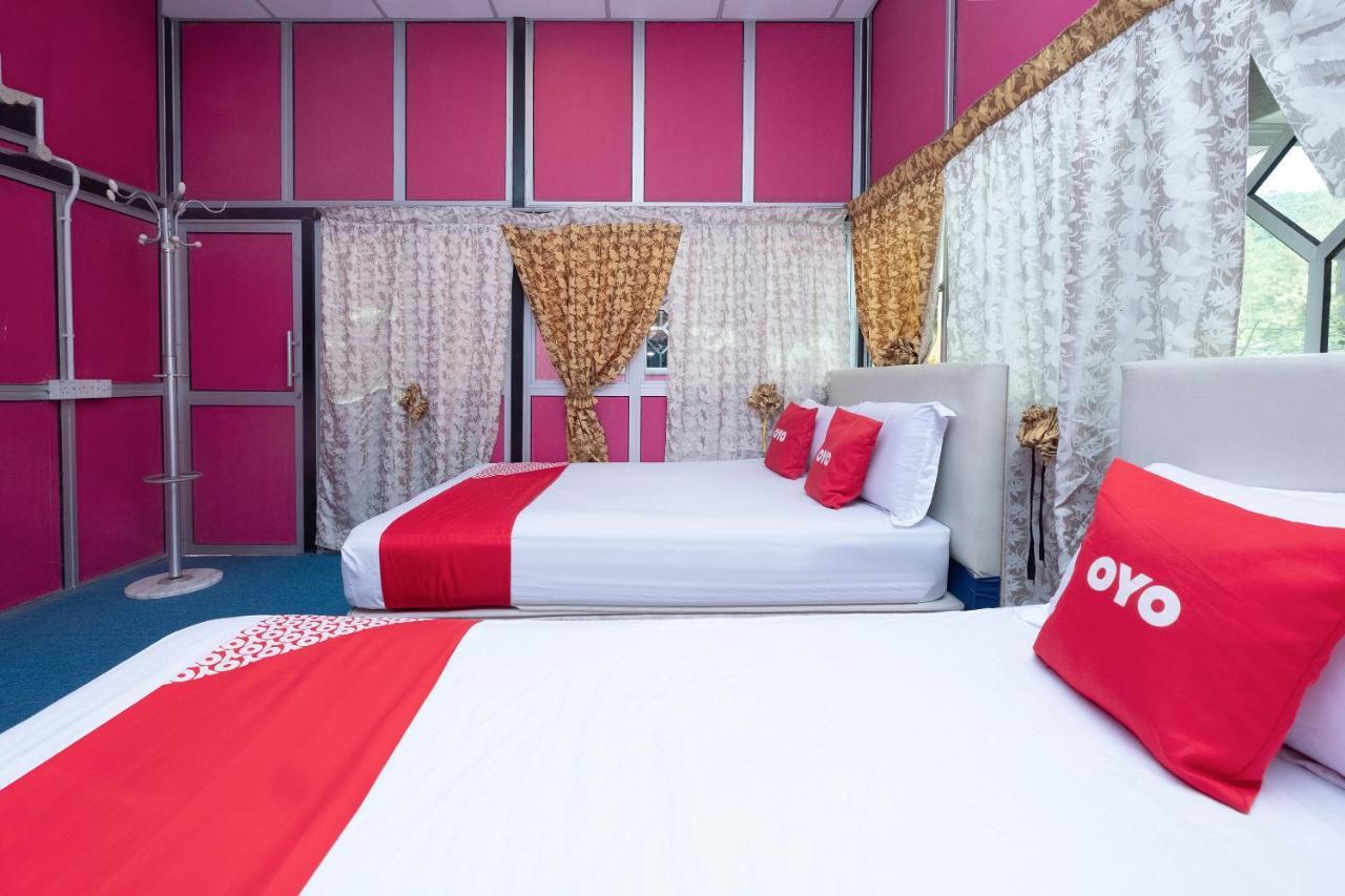 Oyo 89984 Noris Wang Homestay Lumut Exterior foto
