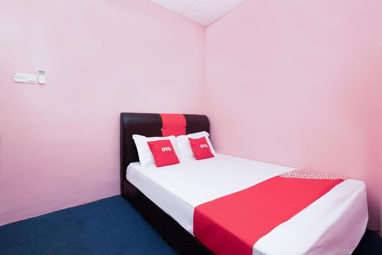 Oyo 89984 Noris Wang Homestay Lumut Exterior foto