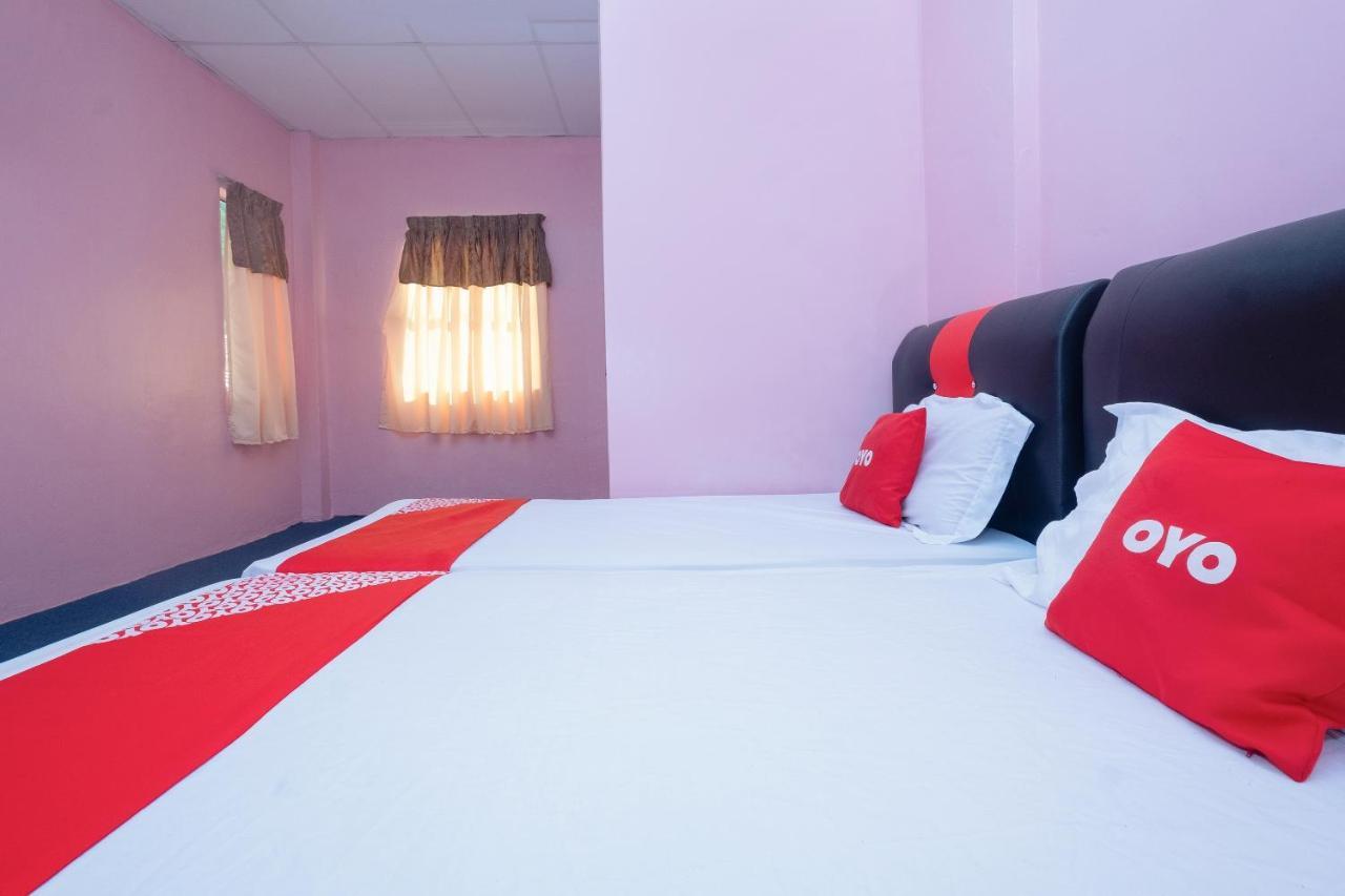 Oyo 89984 Noris Wang Homestay Lumut Exterior foto